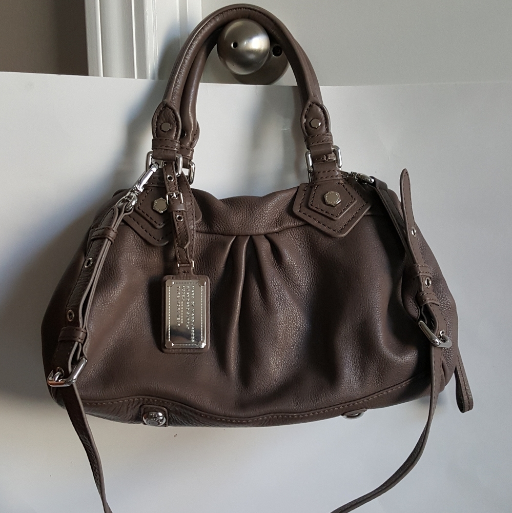 Marc By Marc Jacobs Leather cross body bag.